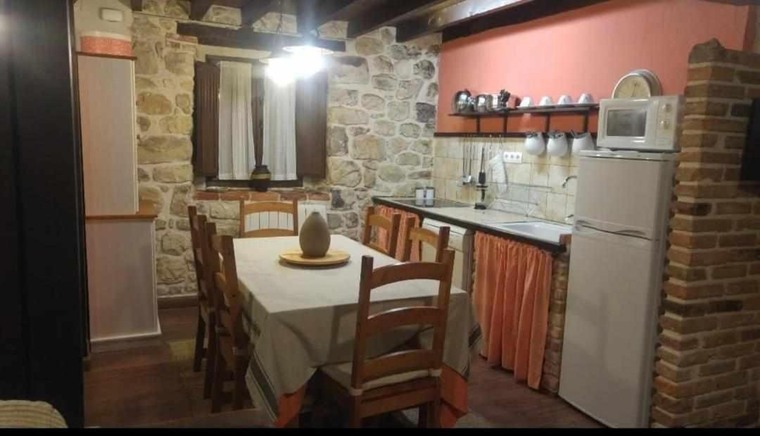 Villa La Gesta Picos De Europa à Poo  Extérieur photo